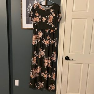 Short sleeve dark gray/floral maxi dress